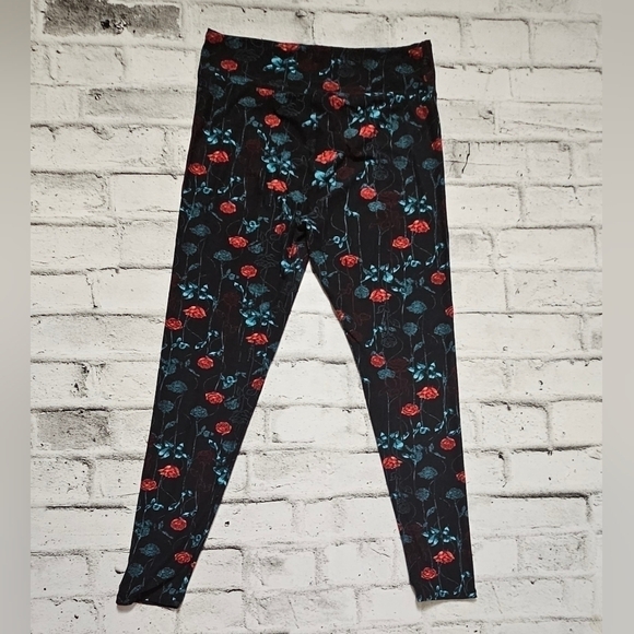 Lularoe Leggings 2.0 Black Outline Gorgeous Realist Roses - Picture 2 of 6